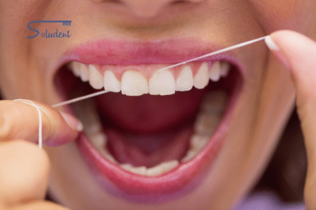 cómo usar el hilo dental